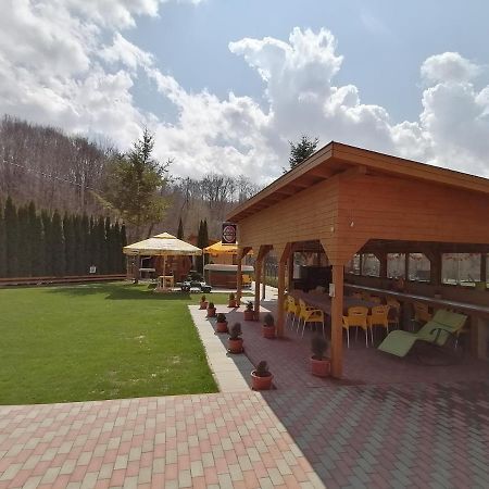 Pensiunea Colt Alb Baile Homorod Exterior photo