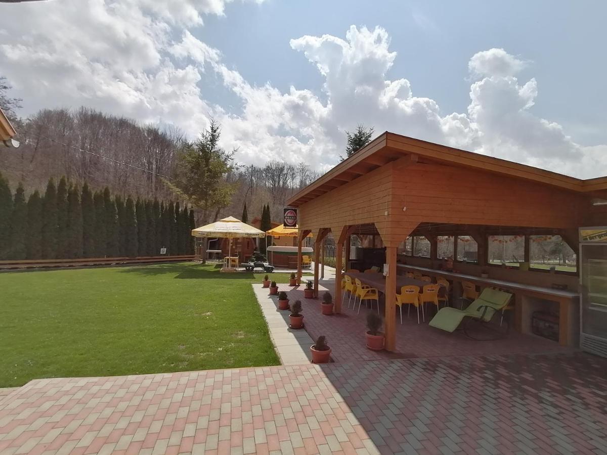 Pensiunea Colt Alb Baile Homorod Exterior photo