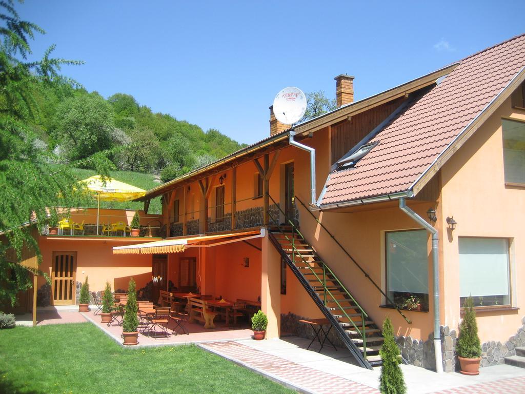 Pensiunea Colt Alb Baile Homorod Exterior photo