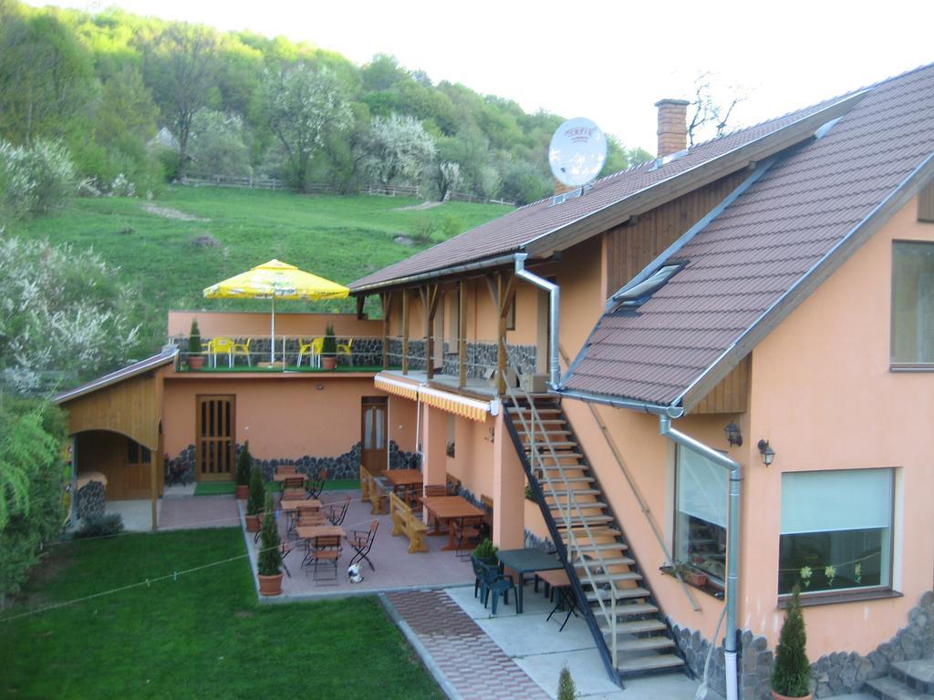 Pensiunea Colt Alb Baile Homorod Exterior photo