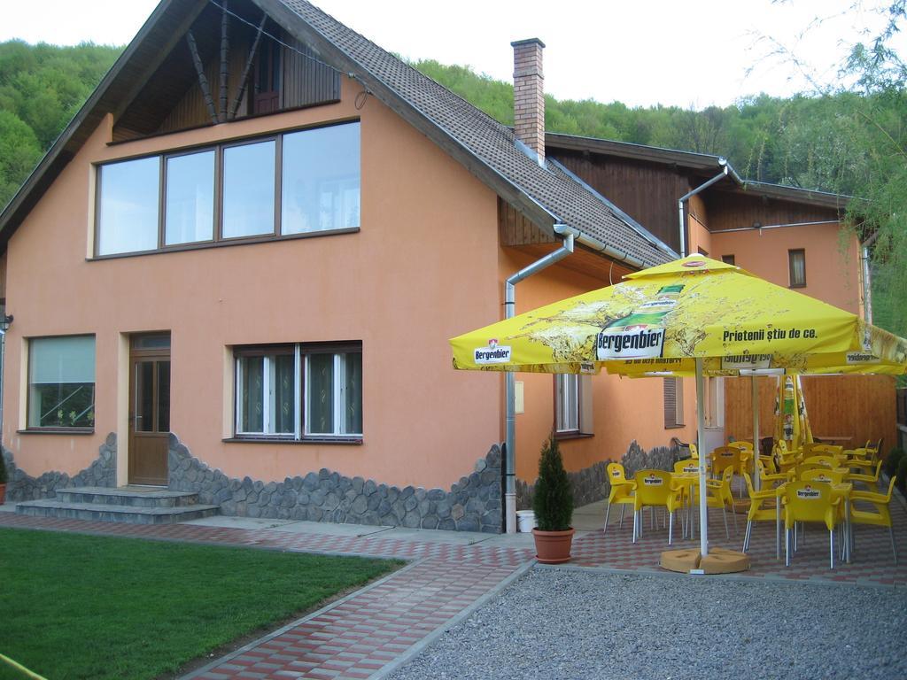 Pensiunea Colt Alb Baile Homorod Exterior photo
