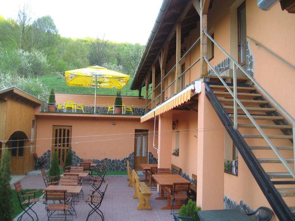 Pensiunea Colt Alb Baile Homorod Exterior photo