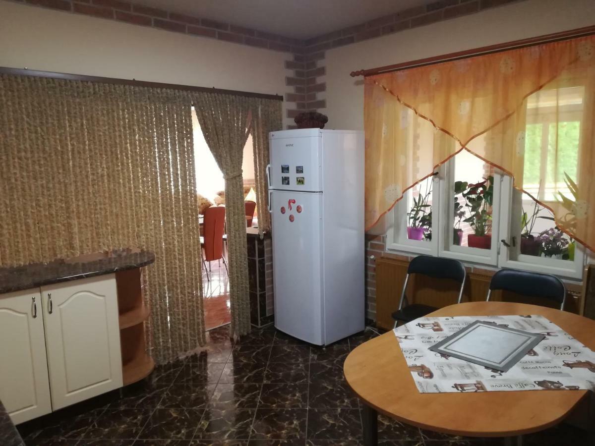 Pensiunea Colt Alb Baile Homorod Exterior photo