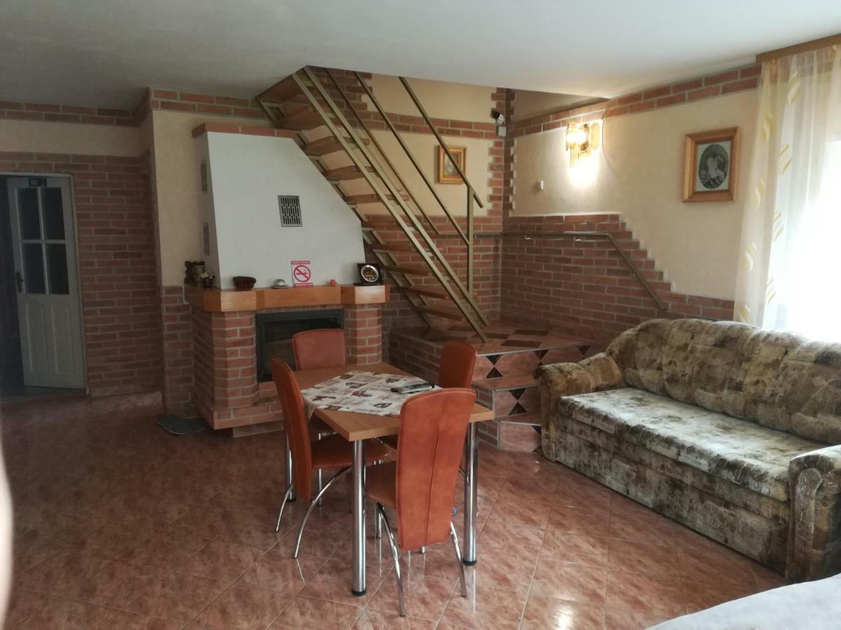 Pensiunea Colt Alb Baile Homorod Exterior photo