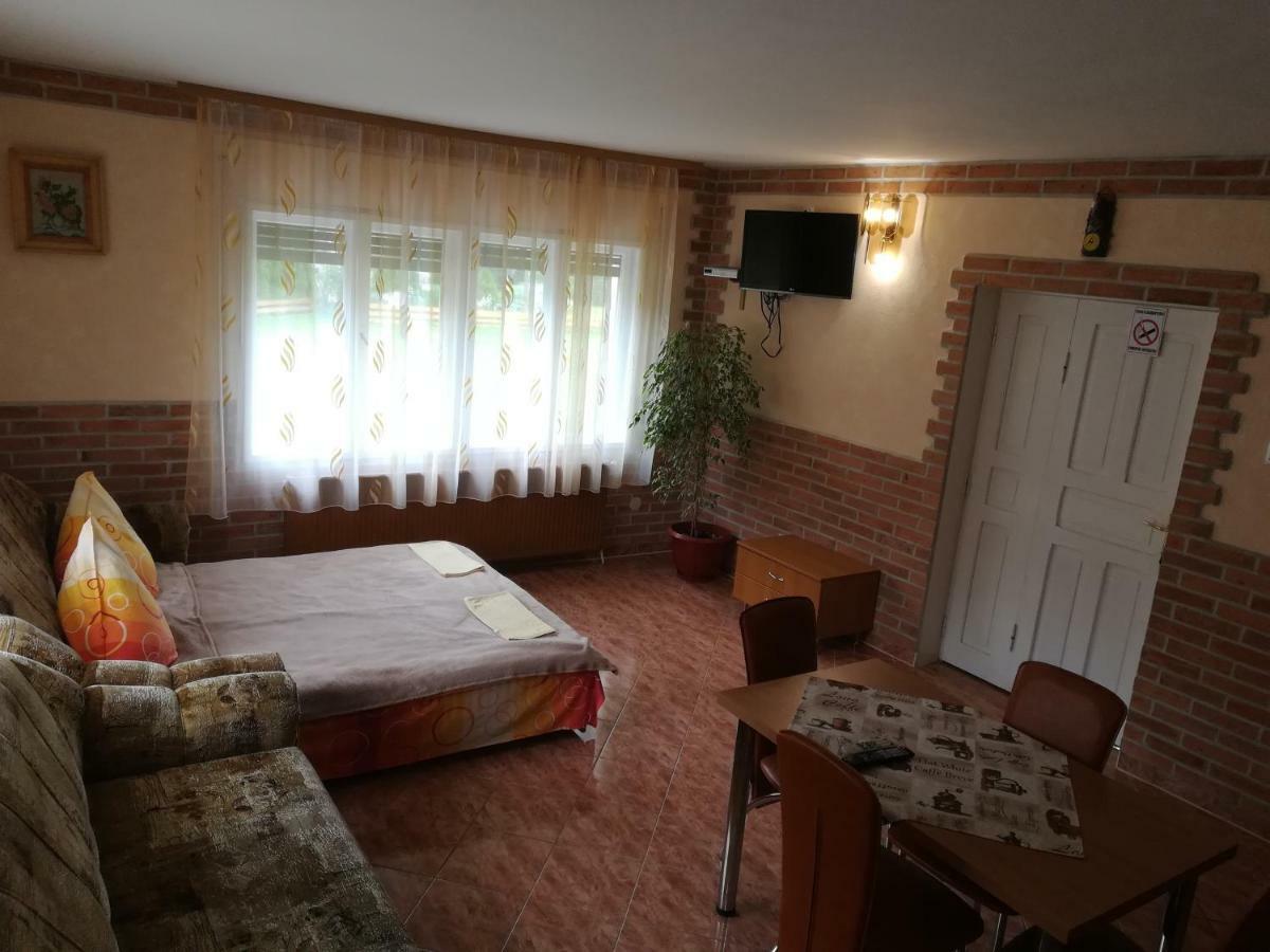 Pensiunea Colt Alb Baile Homorod Exterior photo