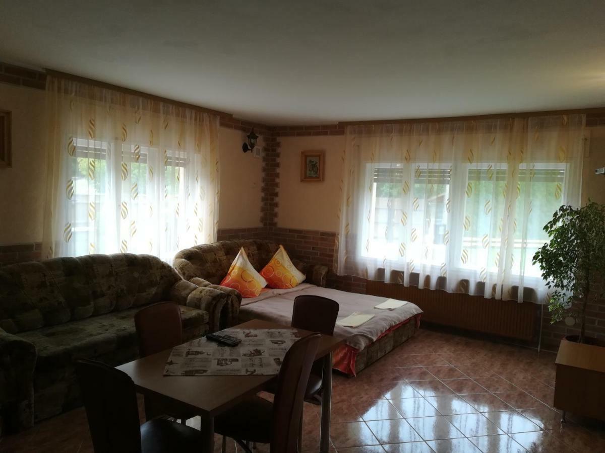 Pensiunea Colt Alb Baile Homorod Exterior photo